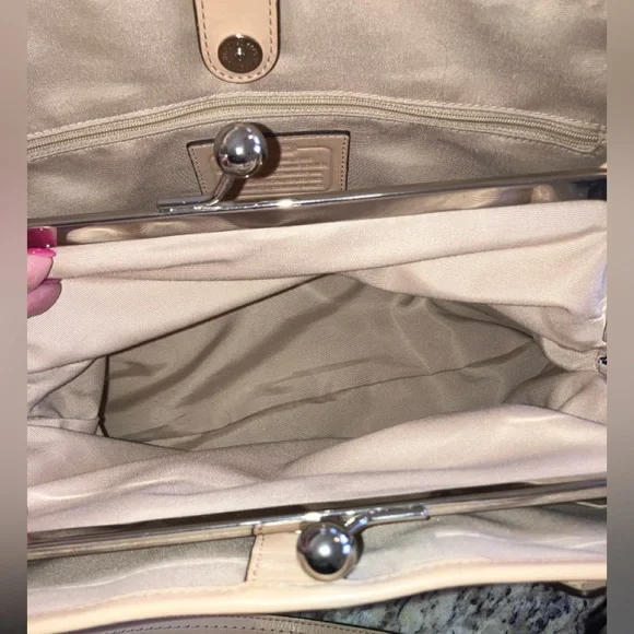 Coach F25487 Gallery Tote Patent Leather Navy Beige Trim Shoulder Bag Excellent - Picture 11 of 14